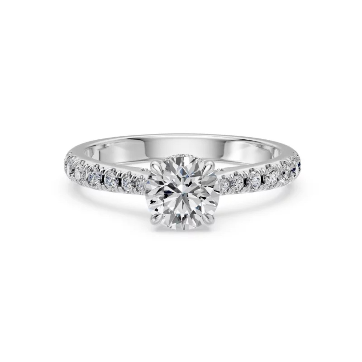 Bague de fiançailles en or blanc sertie d’un diamant de synthèse taille brillant au centre, accompagnée d’un pavage de diamants de laboratoire – Laveran Paris